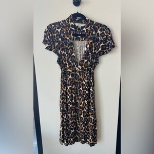 Trina Turk Los Angeles Leopard Print Self Tie V Neck Dress Size 8